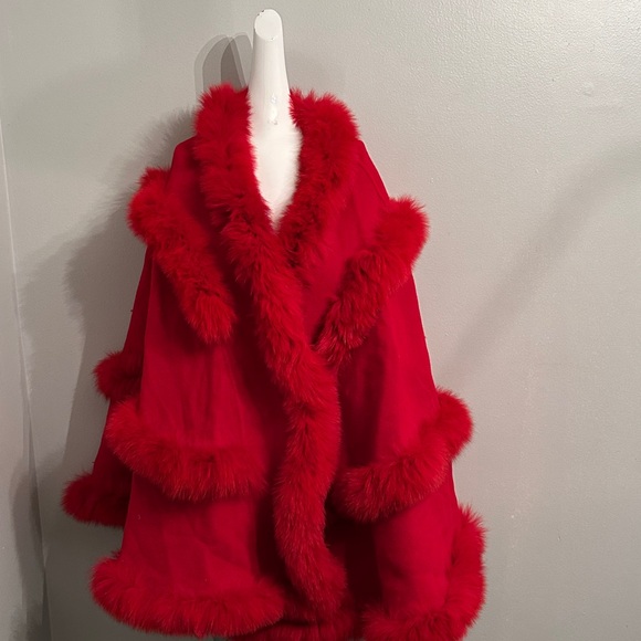 Taylor Other - Taylor Vibrant Red Cape with Faux Fur Trim